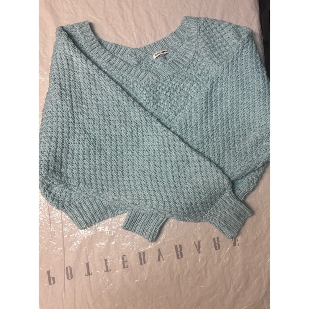 fashion nova oversized cropped blue sweater. Size Medium